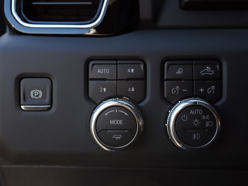 Used 2026 GMC Sierra 3500 Denali Ultimate w/ LPO, Black Badging Package image 25