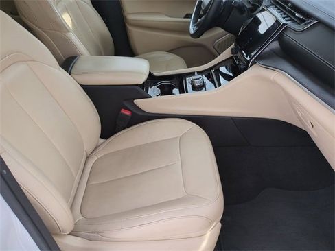 Used 2021 Jeep Grand Cherokee L Limited image 27