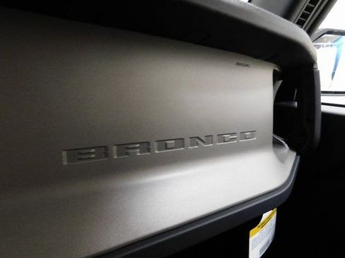 New 2025 Ford Bronco Outer Banks w/ Black Appearance Package image 16