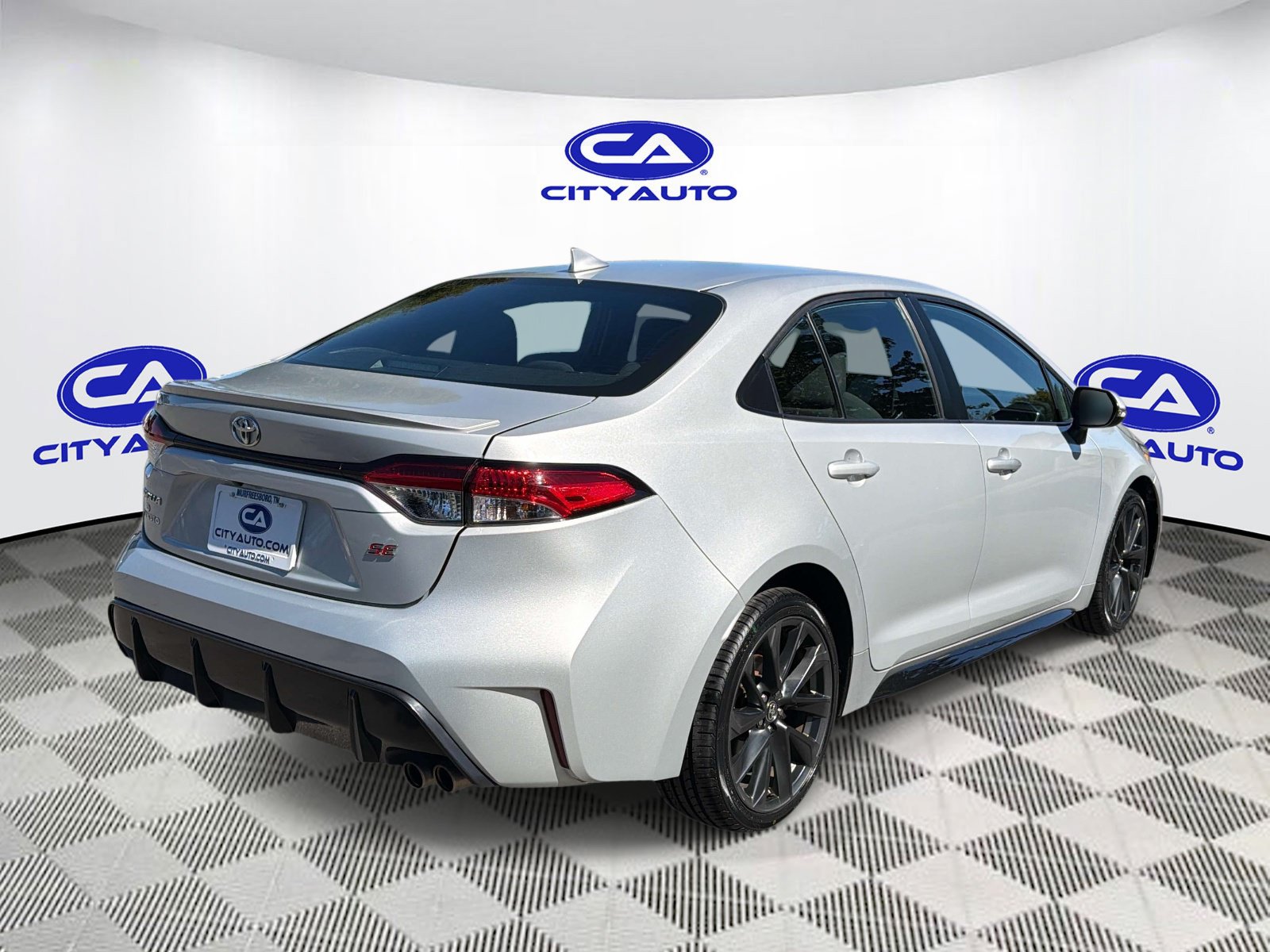 Used 2024 Toyota Corolla SE FWD image 3