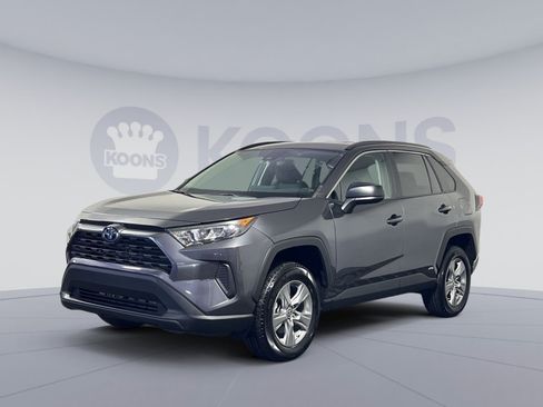 Used 2022 Toyota RAV4 LE AWD/4WD image 1