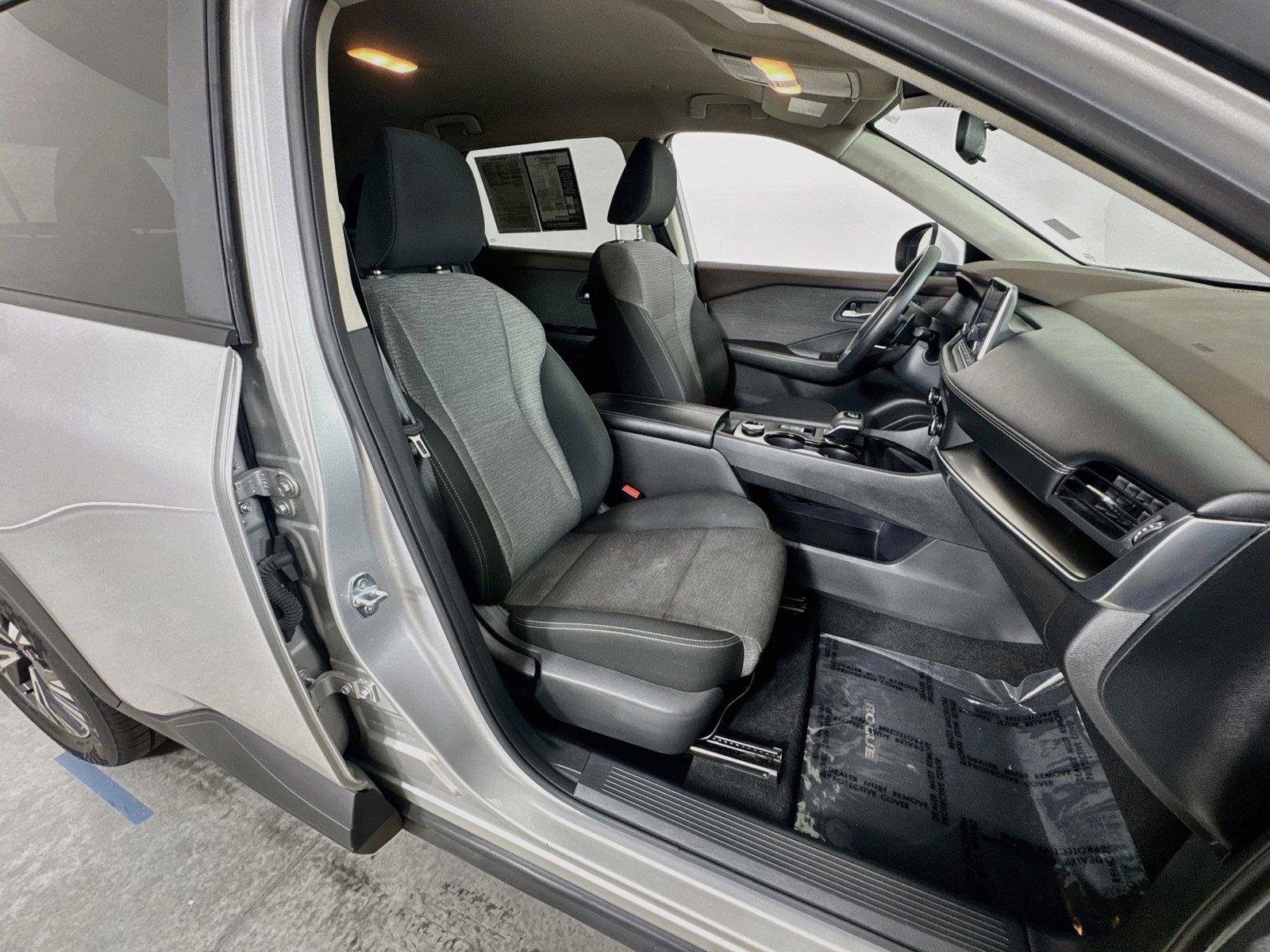 Used 2023 Nissan Rogue SV AWD/4WD image 25