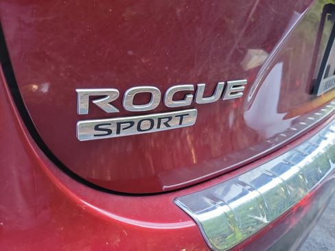 Used 2021 Nissan Rogue Sport SV FWD image 8