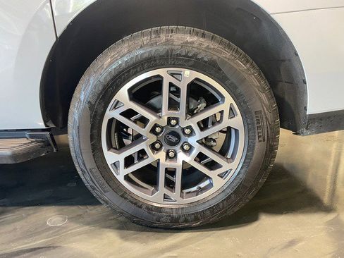Used 2025 Ford Expedition Max Active AWD/4WD image 9