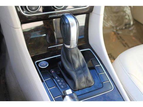 Used 2014 Volkswagen Passat TDI SEL Premium image 26