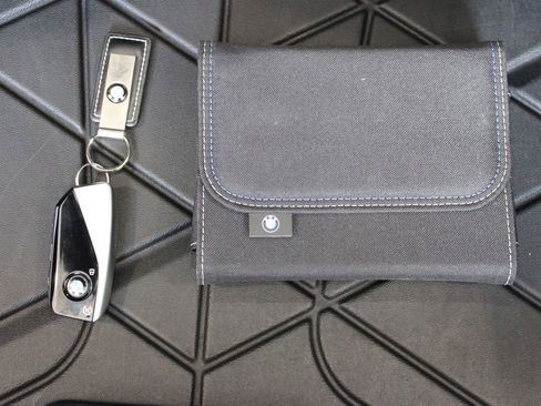 Used 2023 BMW 760i xDrive image 32