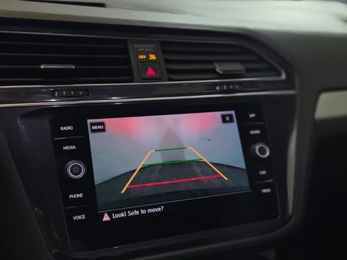 Used 2019 Volkswagen Tiguan SE w/ Panoramic Sunroof Package image 22
