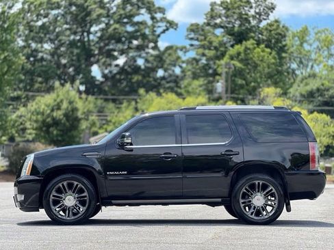 Used 2013 Cadillac Escalade Premium AWD/4WD image 8