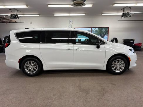 New 2027 Chrysler Pacifica LX FWD image 31