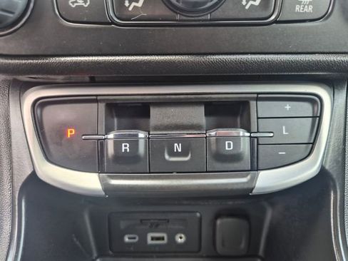 Used 2023 GMC Terrain SLT w/ Infotainment Package II FWD image 32