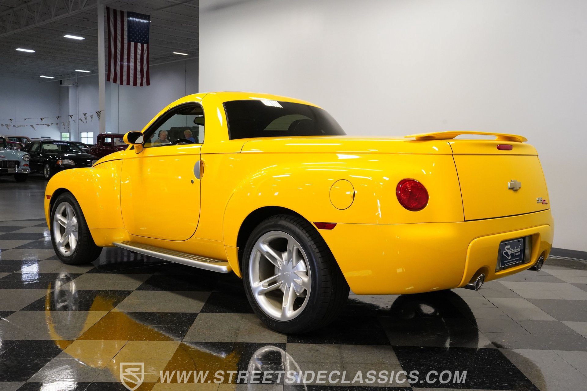 Used 2004 Chevrolet SSR w/ Preferred Equipment Group RWD image 10