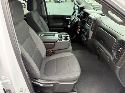 Used 2022 Chevrolet Silverado 2500 Custom w/ Custom Value Package image 17