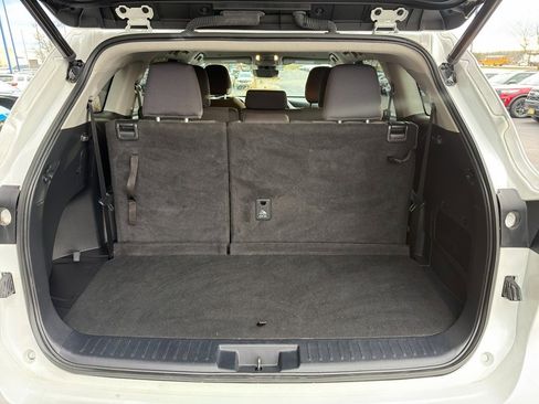 Used 2023 Toyota Highlander LE image 14