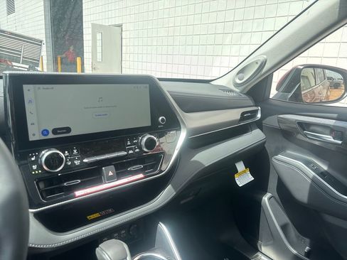 New 2026 Toyota Highlander Platinum image 54