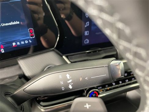 New 2026 Chevrolet Equinox LT w/ Convenience Package II image 9