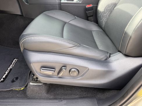 Used 2025 Toyota Tacoma Limited image 30