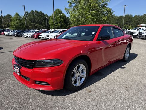 Used 2023 Dodge Charger SXT RWD image 3