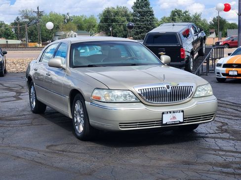 Used 2006 Lincoln Town Car Signature Limited RWD image 5