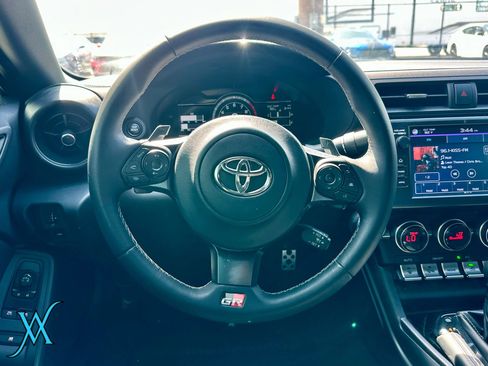 Used 2025 Toyota GR86 Premium w/ ALL Weather Mat Package (TMS) RWD image 22