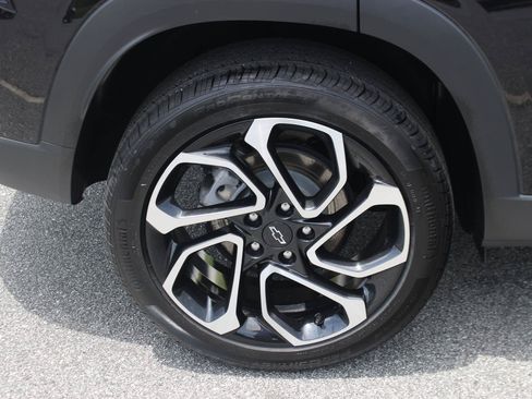 Used 2025 Chevrolet Trax RS w/ Sunroof Package FWD image 26