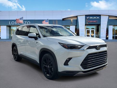 Used 2024 Toyota Grand Highlander XLE image 3