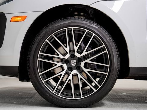 Used 2025 Porsche Macan image 30