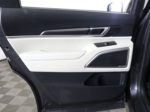 Used 2025 Kia Telluride S FWD image 25