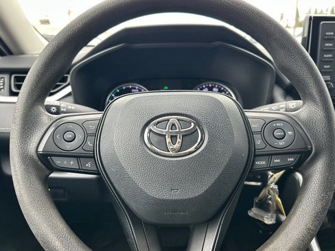 Used 2021 Toyota RAV4 LE AWD/4WD image 22