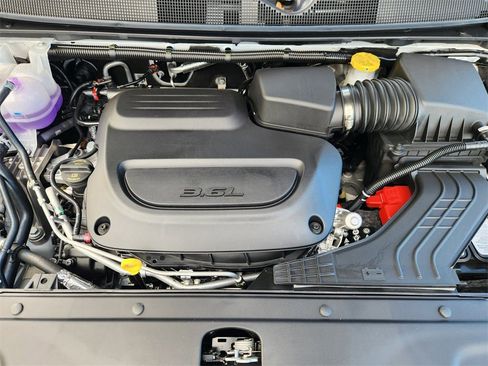 New 2026 Chrysler Pacifica Select image 21