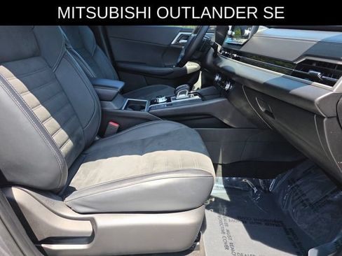 Used 2024 Mitsubishi Outlander SE Black Edition FWD image 10