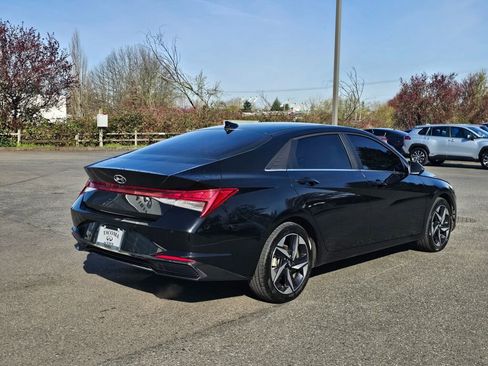 Used 2023 Hyundai Elantra Limited image 7