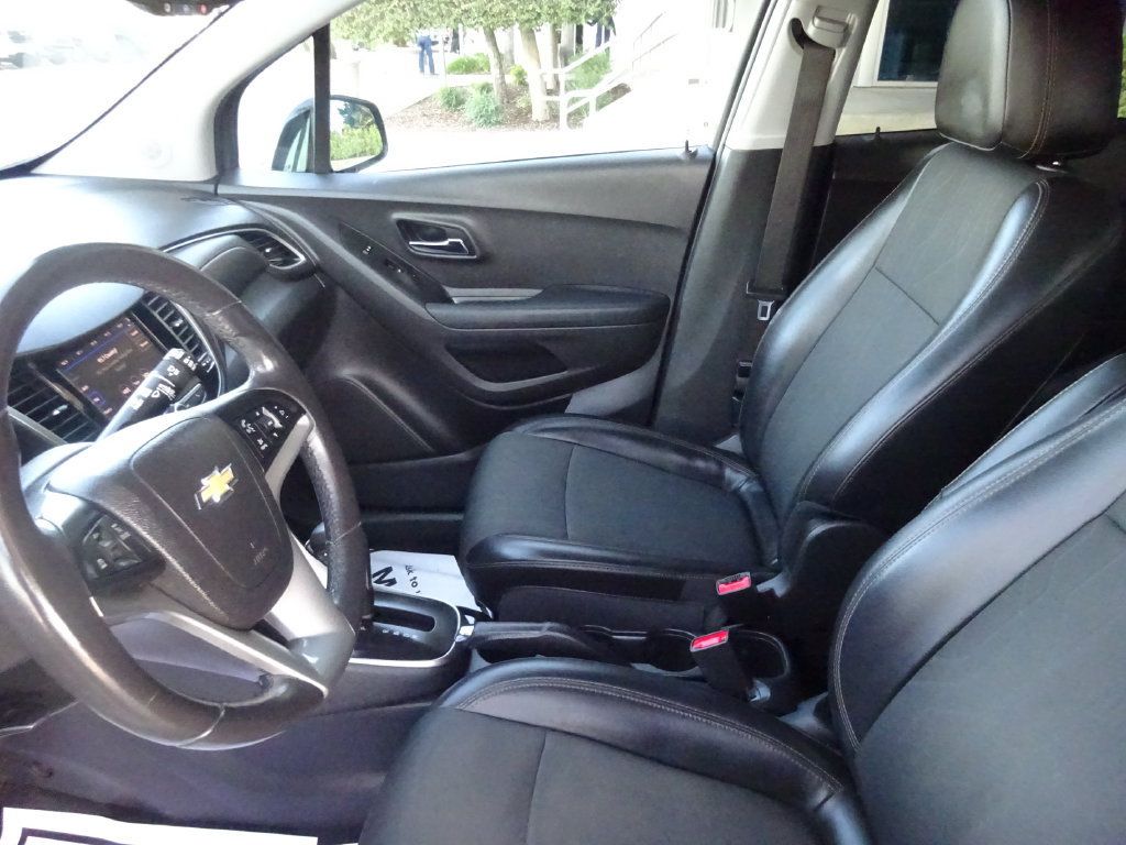 Certified 2020 Chevrolet Trax LT w/ Redline Edition FWD image 12