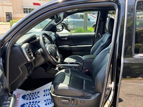 Used 2022 Toyota Tacoma Limited AWD/4WD image 15