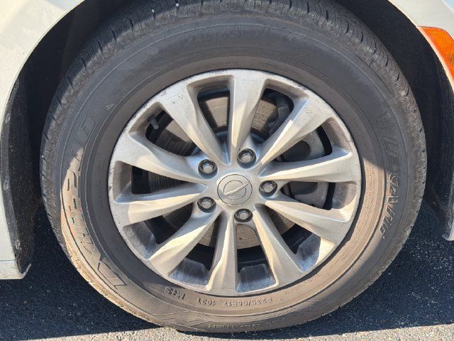 Used 2017 Chrysler Pacifica Touring-L FWD image 10