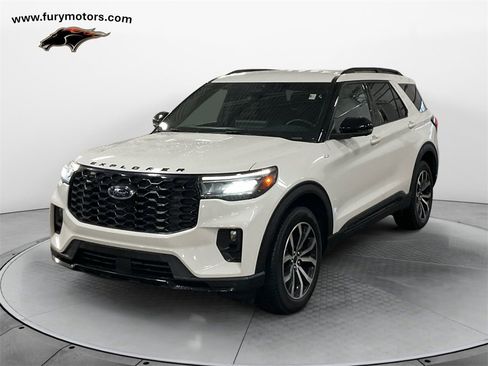 Used 2025 Ford Explorer ST-Line image 7