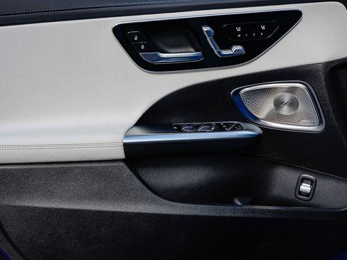 Used 2024 Mercedes-Benz C 300 Sedan image 21