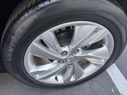 Used 2025 Buick Encore GX Preferred AWD/4WD image 29