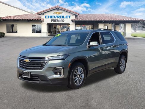 Used 2023 Chevrolet Traverse LT FWD image 4