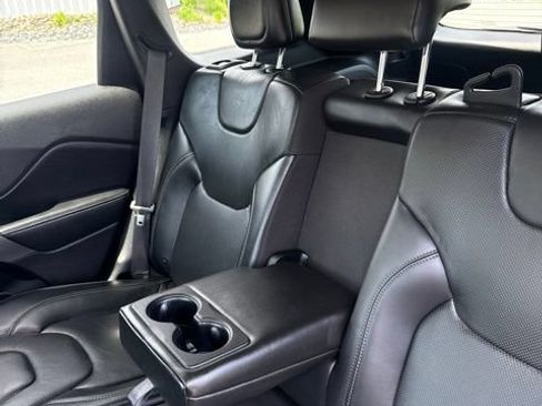 Used 2019 Jeep Cherokee Limited AWD/4WD image 32