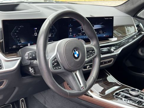 Used 2025 BMW X7 M60i AWD/4WD image 17