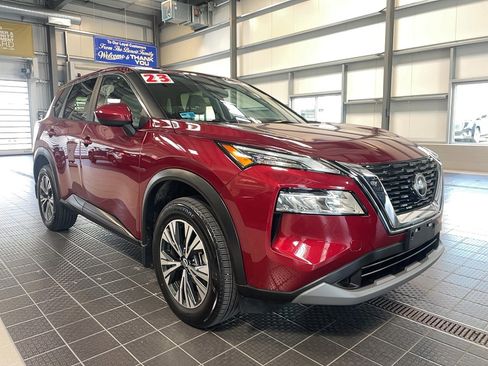 Used 2023 Nissan Rogue SV image 1