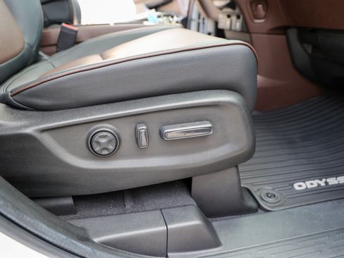 Used 2025 Honda Odyssey Elite image 45