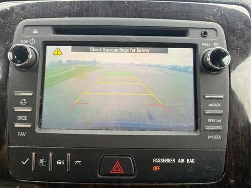 Used 2016 Chevrolet Traverse LT w/ Style and Technology Package FWD image 32