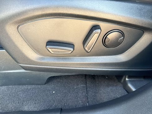 Used 2024 Ford Explorer XLT w/ Equipment Group 202A RWD image 12
