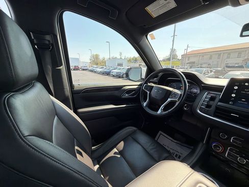 Used 2022 Chevrolet Suburban Z71 AWD/4WD image 15