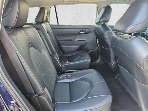 Used 2023 Toyota Highlander XLE FWD image 28
