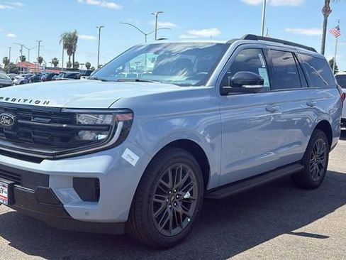 New 2026 Ford Expedition Platinum w/ Stealth Appearance Package AWD/4WD image 7