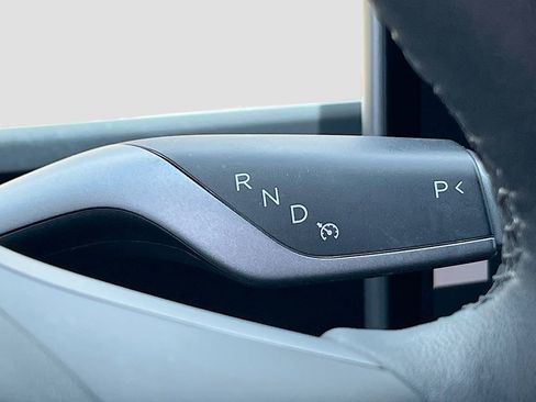 Used 2024 Tesla Model Y Long Range AWD/4WD image 16