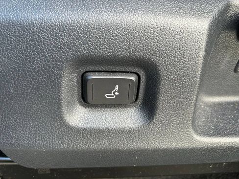 Used 2025 Toyota Tacoma SR5 RWD image 17