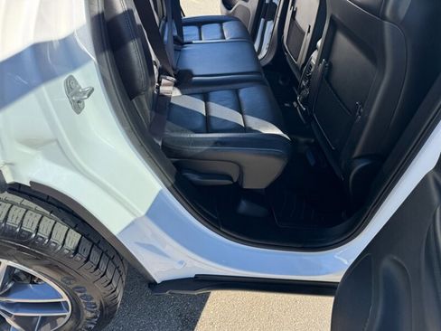 Used 2019 Jeep Grand Cherokee Limited image 39